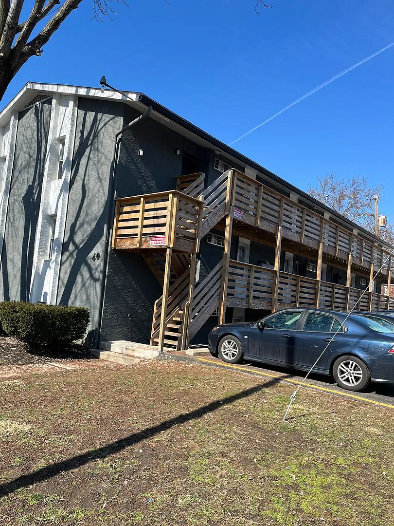 40 McMillen — Photo 1