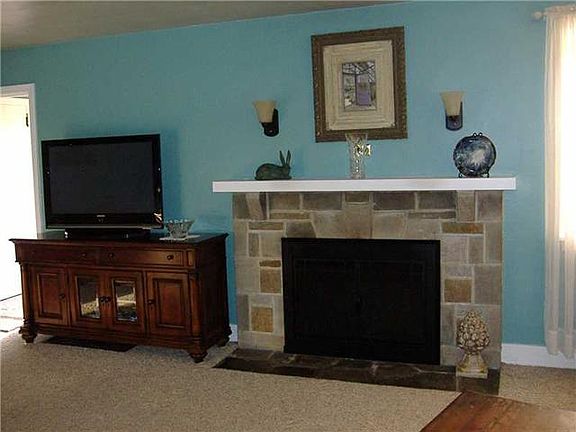 3rd image of 366 Riverview Dr