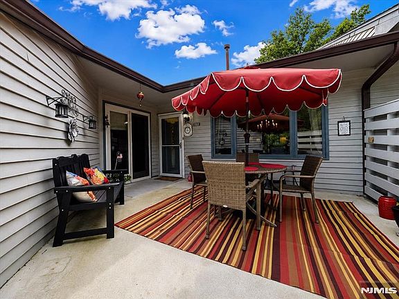 5th image of 209 Wind Hollow Ct