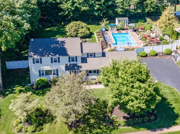 295 Towpath Lane, Cheshire, CT 06410