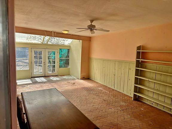 5th image of 206 Spruce St