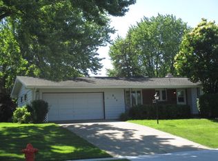 824 Scott Dr, Elgin, IL 60123