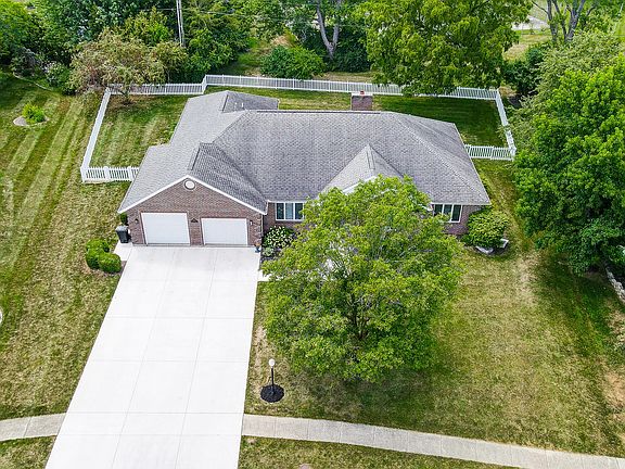 2nd image of 1127 Charlotte Cir
