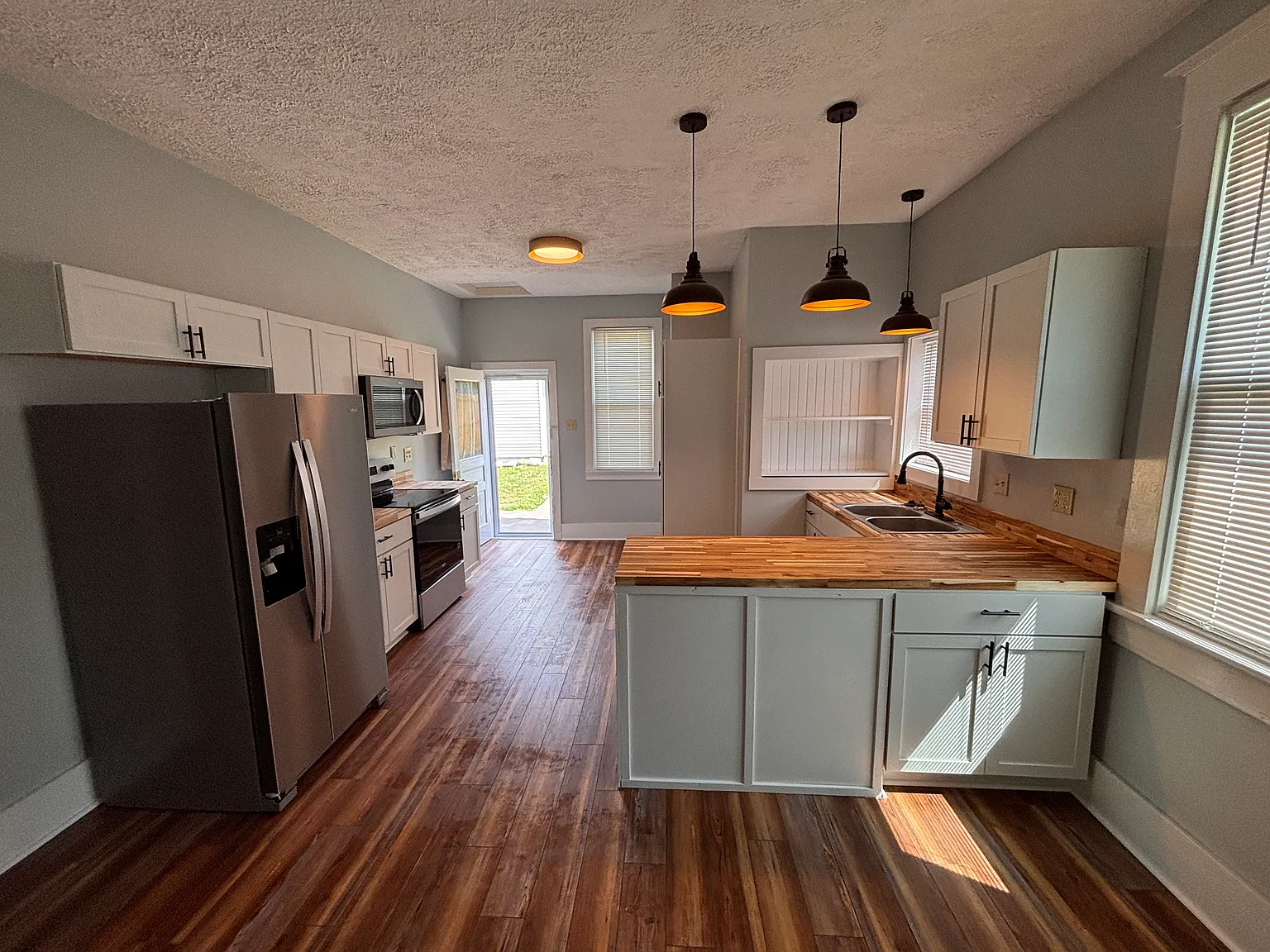 3 bed, 1100 sqft, $1,150 — Photo 3