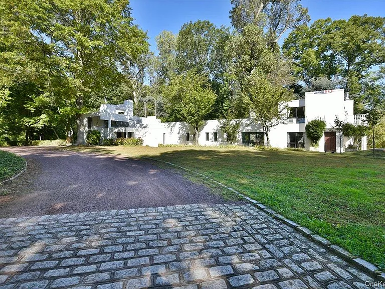 3 Mill Pond Ln — Photo 2
