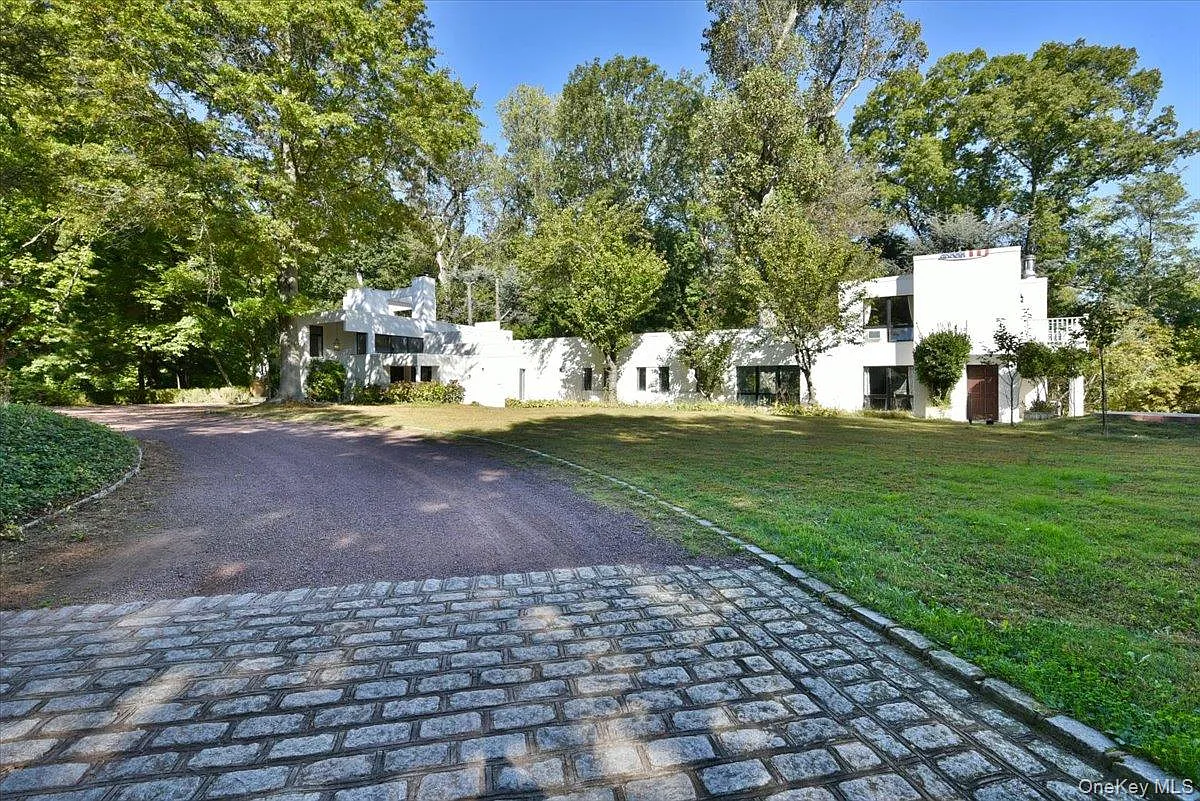 Building Photo - 3 Mill Pond Ln
