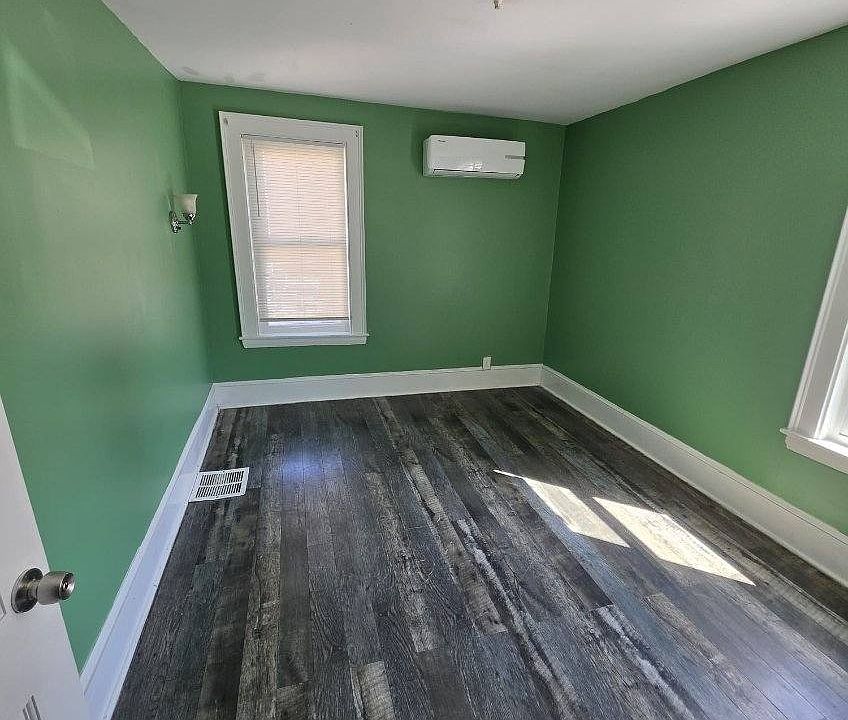 1st image of 28 Lincoln St Floor 2