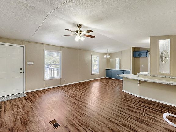 5th image of 208 Circle Dr