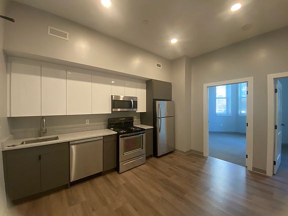 3rd image of 103 Hemenway St #404