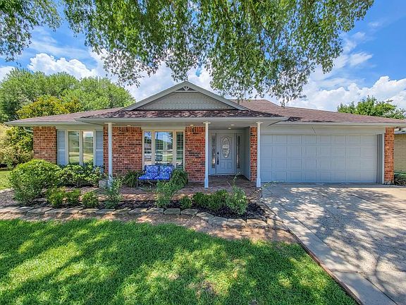 2nd image of 3843 Redbud Dr
