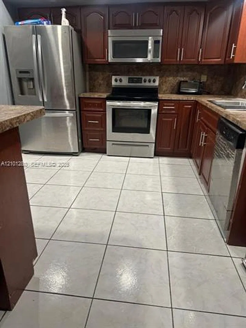 6852 SW 10th Ct # 6852, Pembroke Pines, FL 33023 — Photo 1