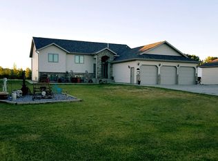 914 Violet Ln, Bismarck, ND 58503