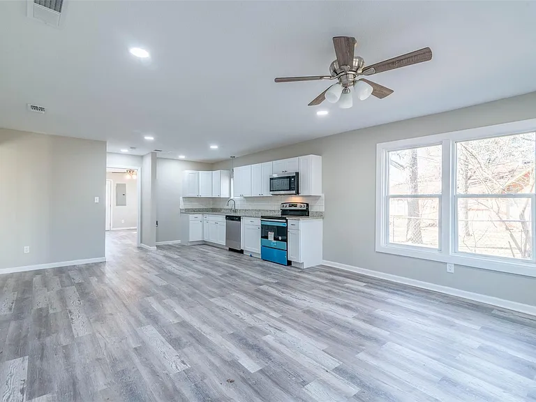 220 W Murray St — Photo 7