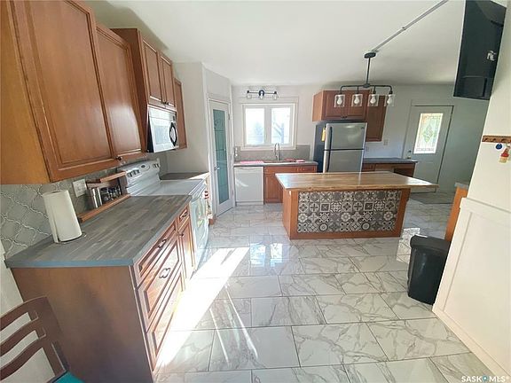 4th image of 434 2nd St NE