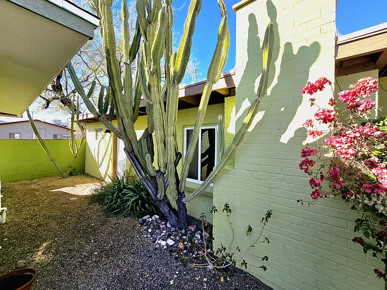 623 N Jerrie Ave — Photo 4