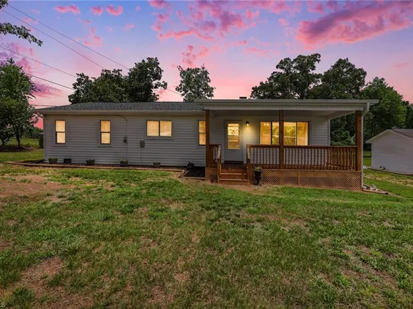2724 Union Cross Church Rd, Yadkinville, NC 27055