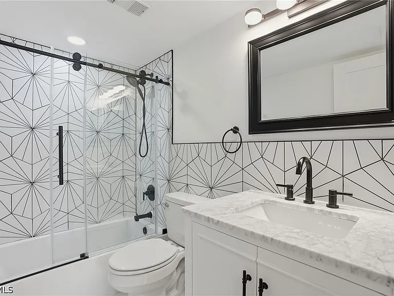 2885 Palm Beach Blvd #402 — Photo 14