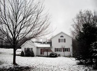 9852 Highland Dr, Brecksville, OH 44141