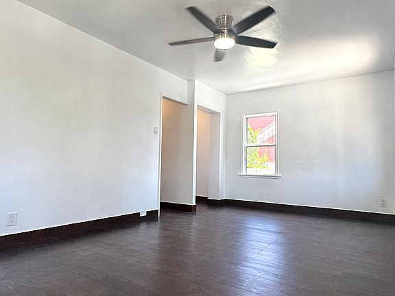 3rd image of 4417 W Maplewood Ave #4417