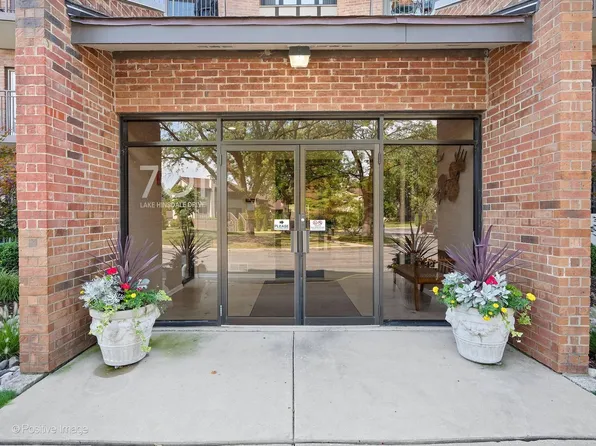701 Lake Hinsdale Dr APT 410, Willowbrook, IL 60527
