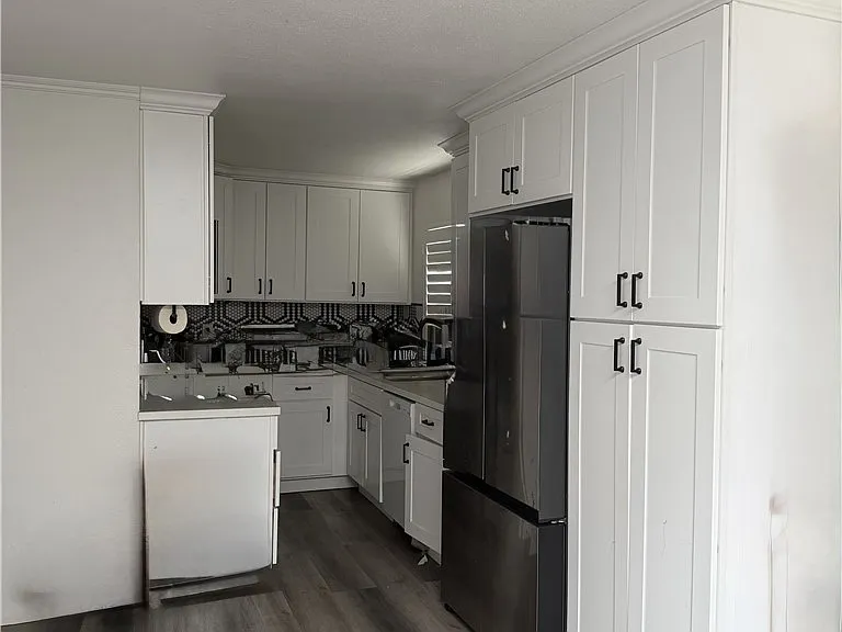 814 S Electric Ln — Photo 3