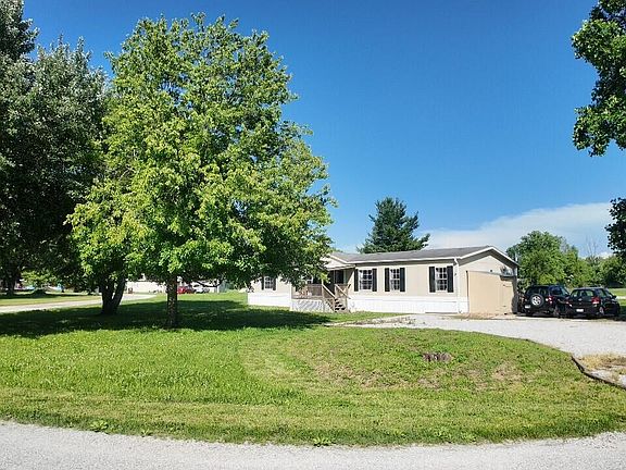 4th image of 204 Pin Oak Lane