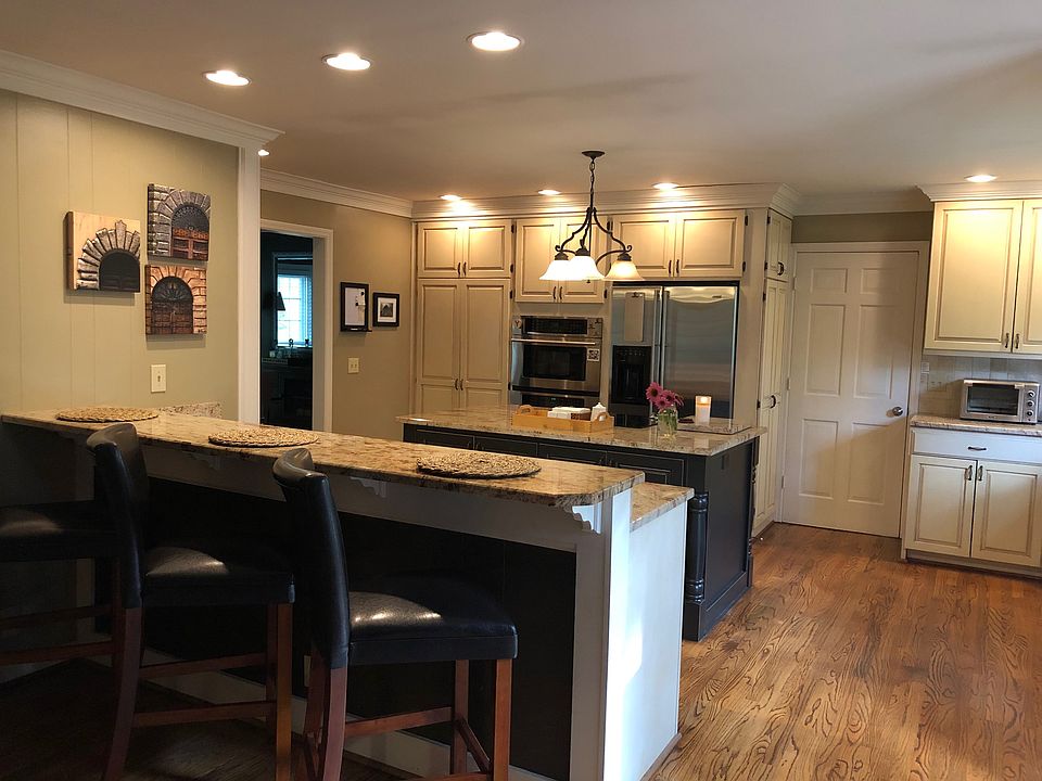 2nd image of 705 Forest Park Dr