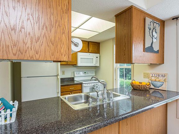 5th image of 2460 Twin Gables Ct