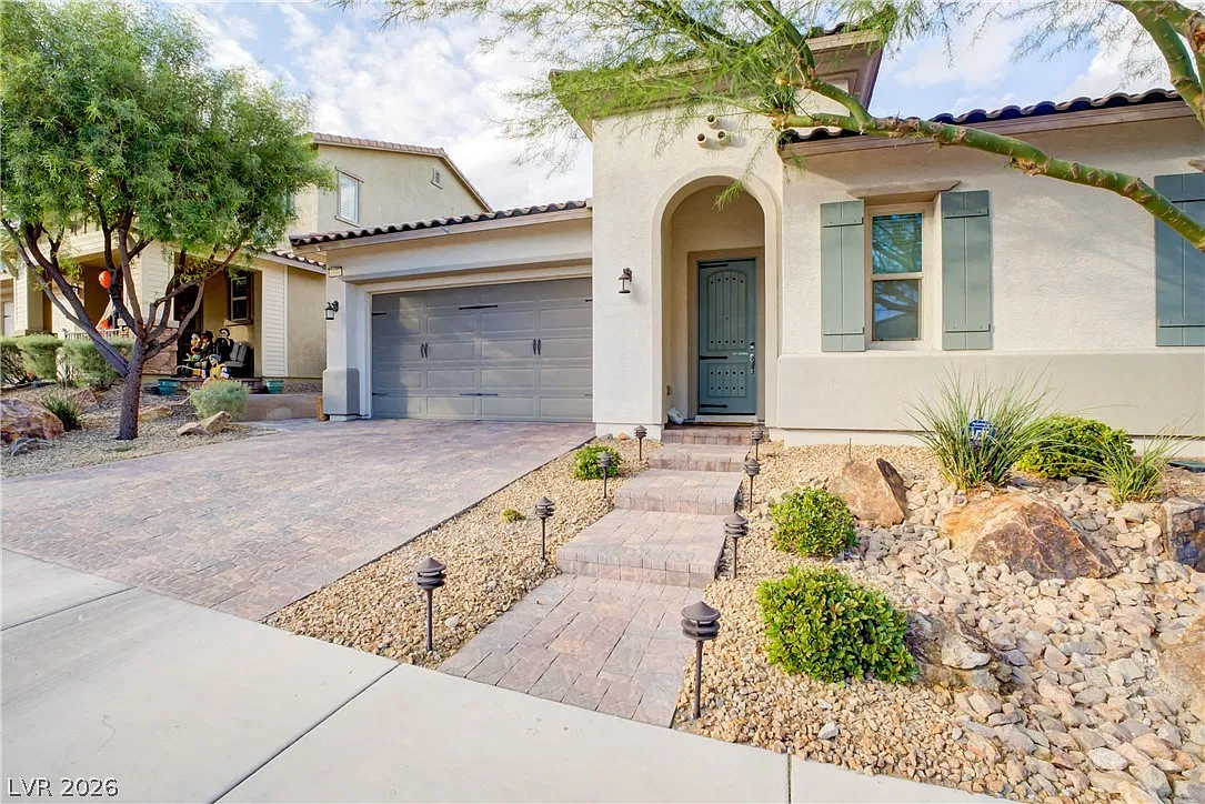 3 bed, 3.0 bath, 2091 sqft, $3,900 — Photo 4