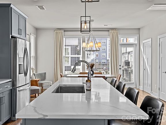 5th image of 2115 Isom St