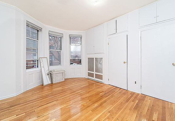 5th image of 2567 41st St #1