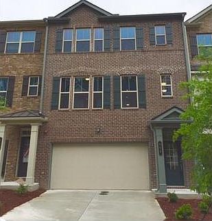Front of property / driveway