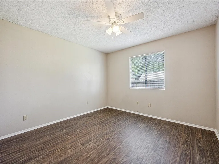 11104 Applewood Dr — Photo 6