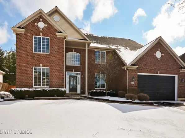 847 Sunrise Dr, South Elgin, IL 60177