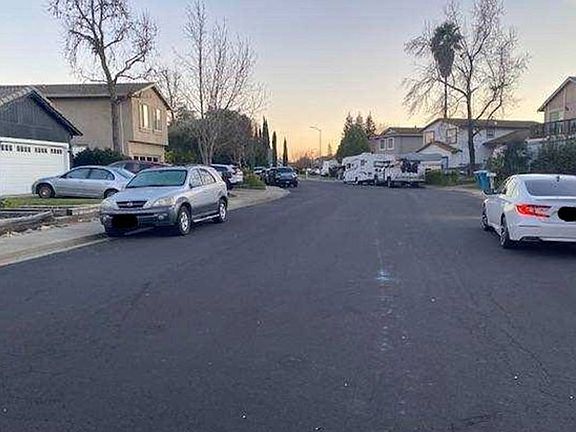 Exterior Neighborhood (street photo)