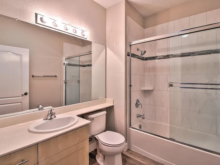 Catalina Luxury Apartments — Photo 35