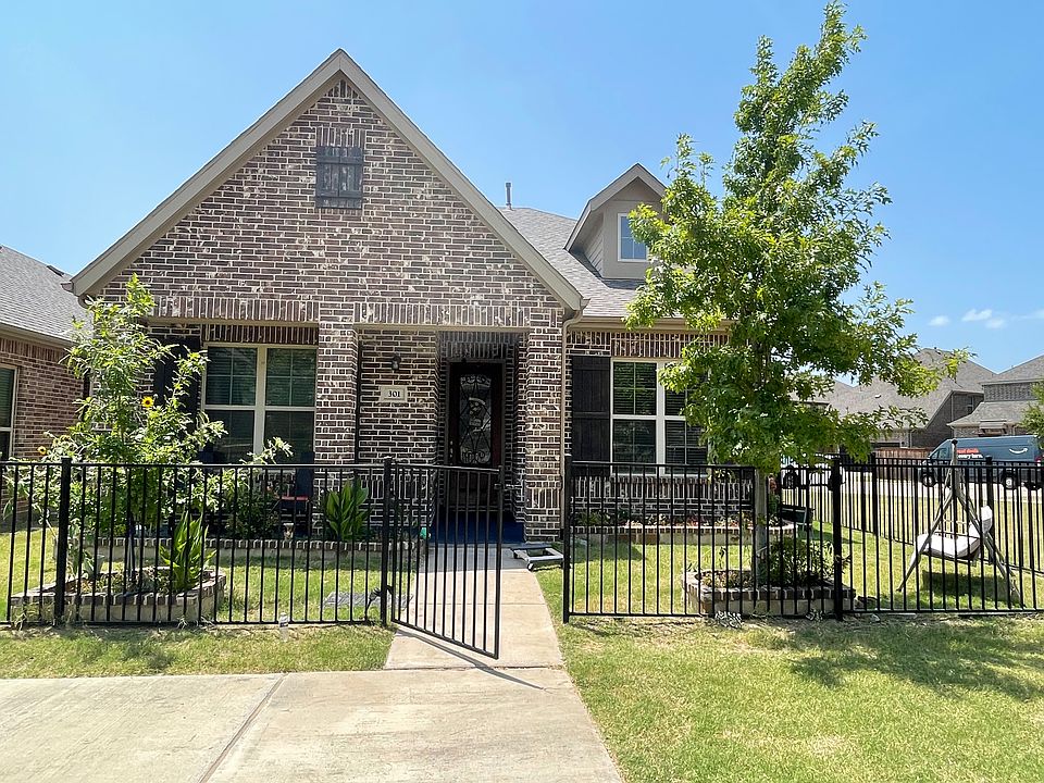 1st image of 301 Park Dr