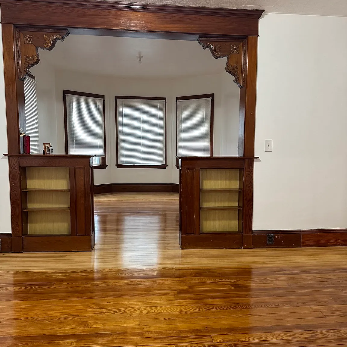 3 bed, 1.0 bath, 1200 sqft, $1,700 — Photo 1