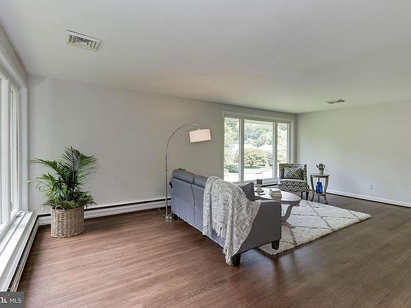 4th image of 3401 Brookwood Dr