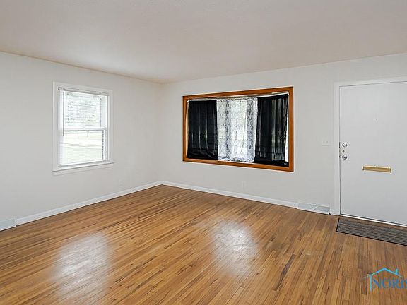 5th image of 1486 Slater St
