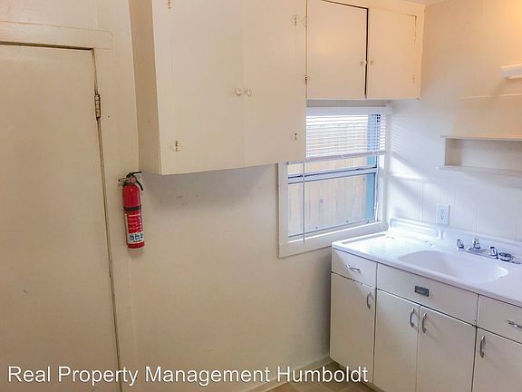 4th image of 3322 Pine St #1