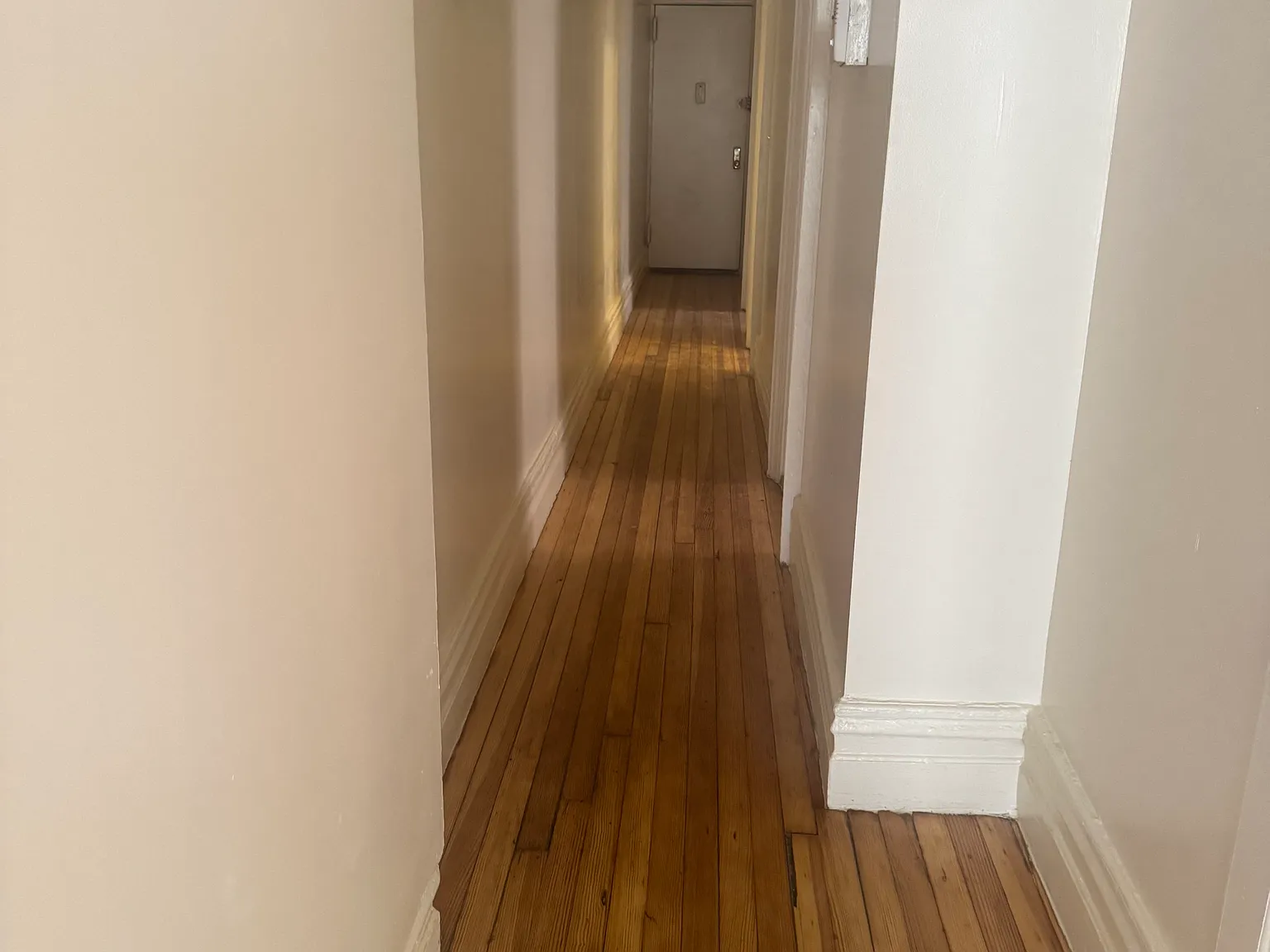 3 bed, 950 sqft, $2,477 — Photo 2