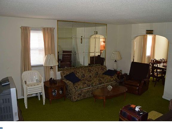 3rd image of 513 Bonsall Ave