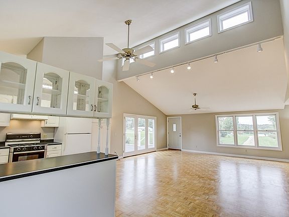 3rd image of 1984 Oak Wood View Dr