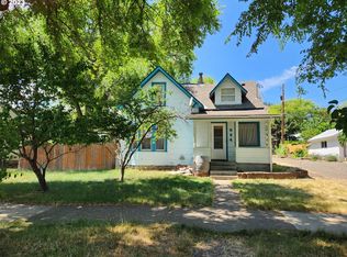904 3rd St, La Grande, OR 97850