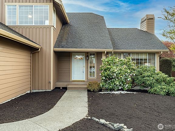 3rd image of 3734 Braeburn Drive NE