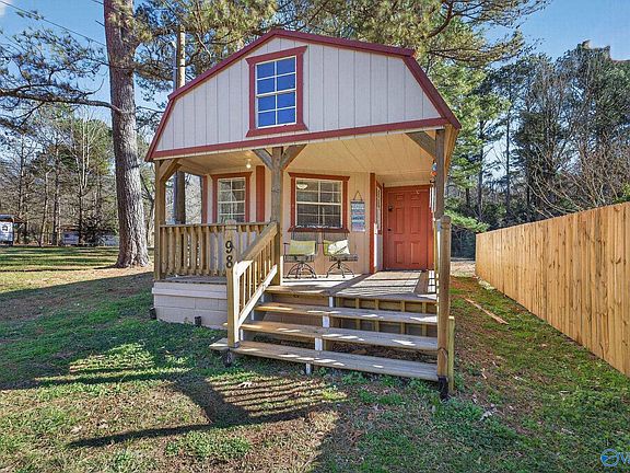 2nd image of 98 View Dr