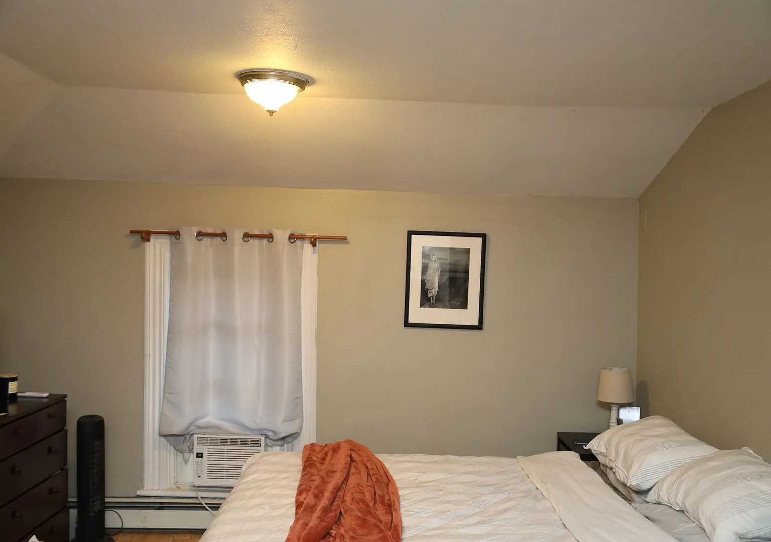 3 Bedroom Apartment Near UW-La Crosse with Off-Street Parking — Photo 4