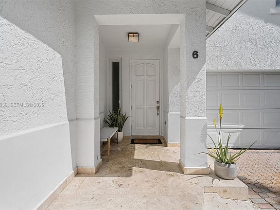 3rd image of 6 Coconut Ln