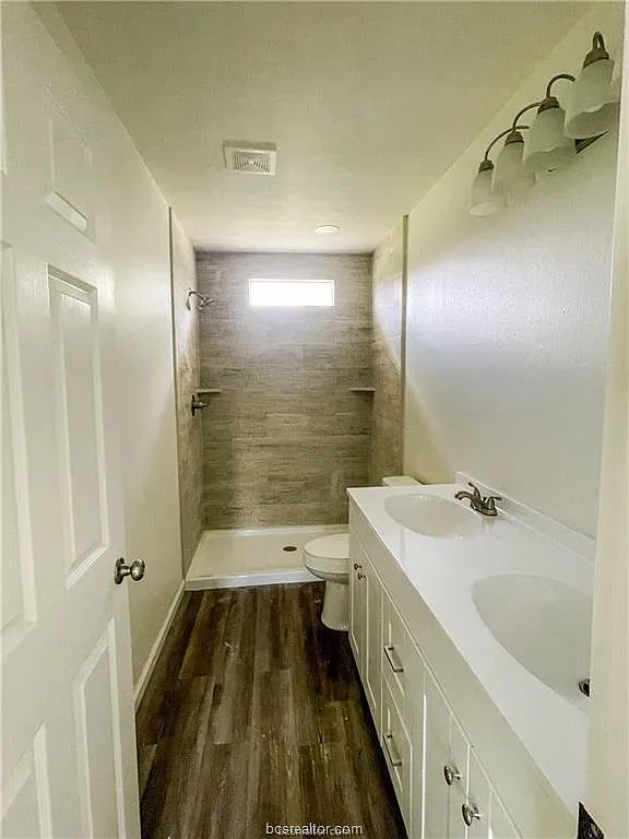 4 bed, 2.0 bath, 1200 sqft, $1,500 — Photo 3